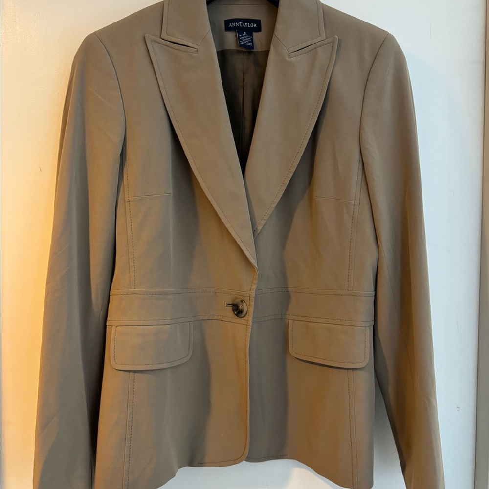 Ann Taylor Tan Blazer with Notched Lapels and Structured Shoulders
